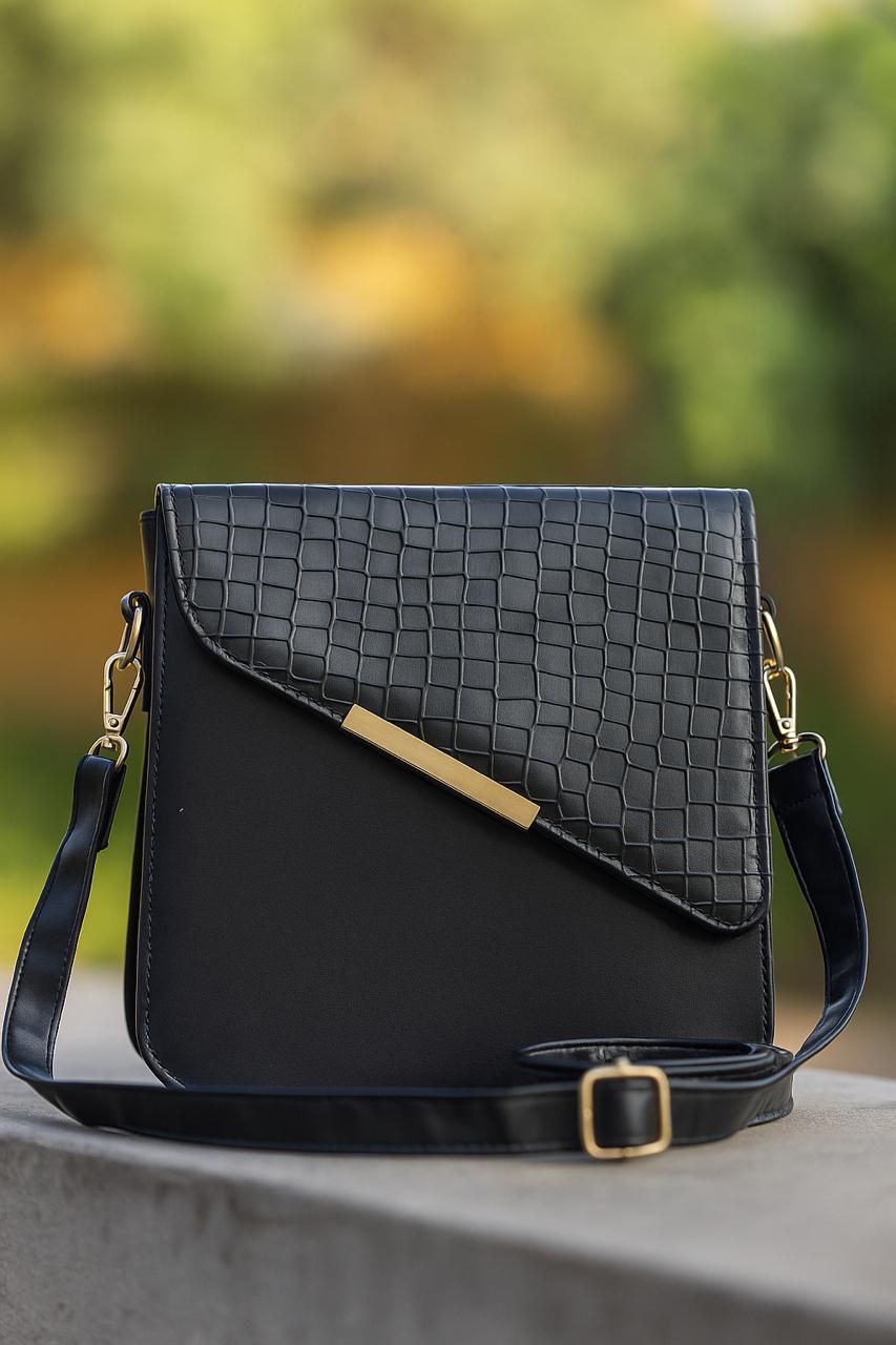 Elegant Two-Tone Crossbody Bag – Stylish & Beige Faux Leather Purse for Women