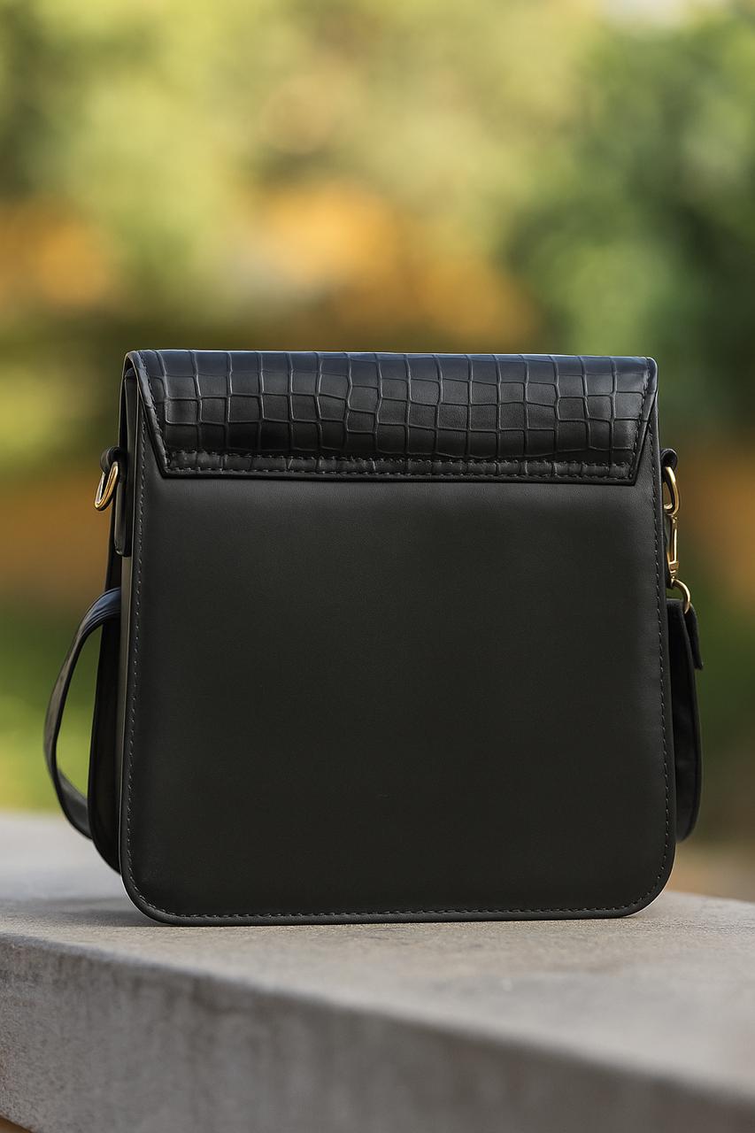 Elegant Two-Tone Crossbody Bag – Stylish & Beige Faux Leather Purse for Women